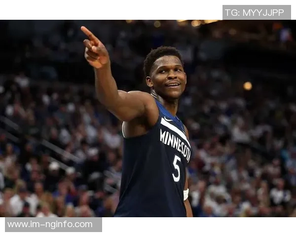 爱德华兹达成一万分里程碑加入森林狼传奇行列与加内特唐斯并肩前行 爱德华兹达成一万分里程碑加入森林狼传奇行列与加内特唐斯并肩前行