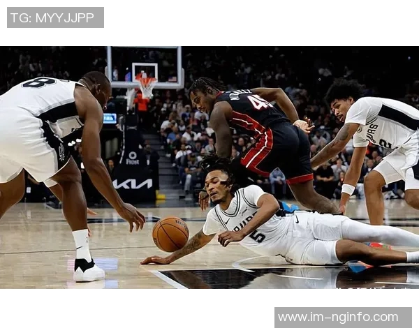 卡斯尔表现不佳失误频繁12投仅5中贡献16分5篮板6助攻1抢断1盖帽